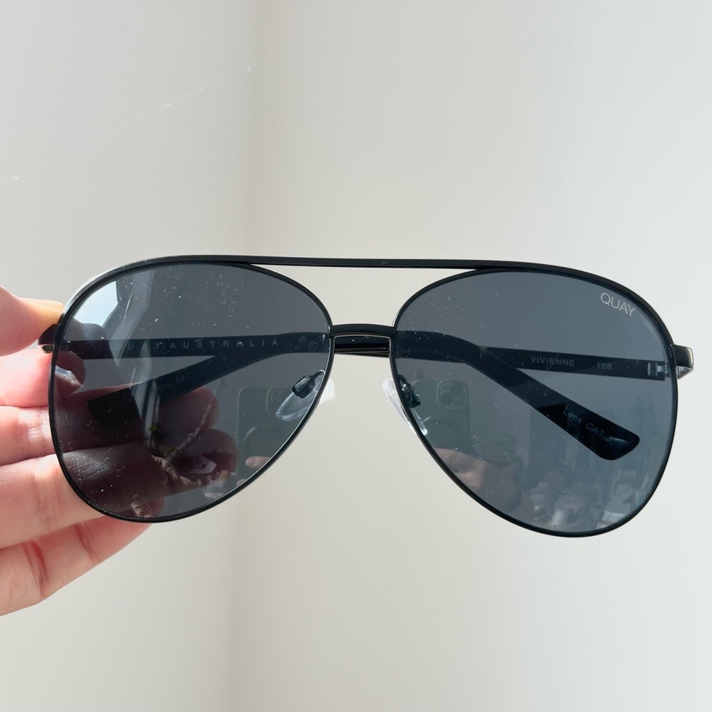 Quay Australia Vivienne 126 Lens Cat .3 Sunglasses Frame Aviator Style Women’s